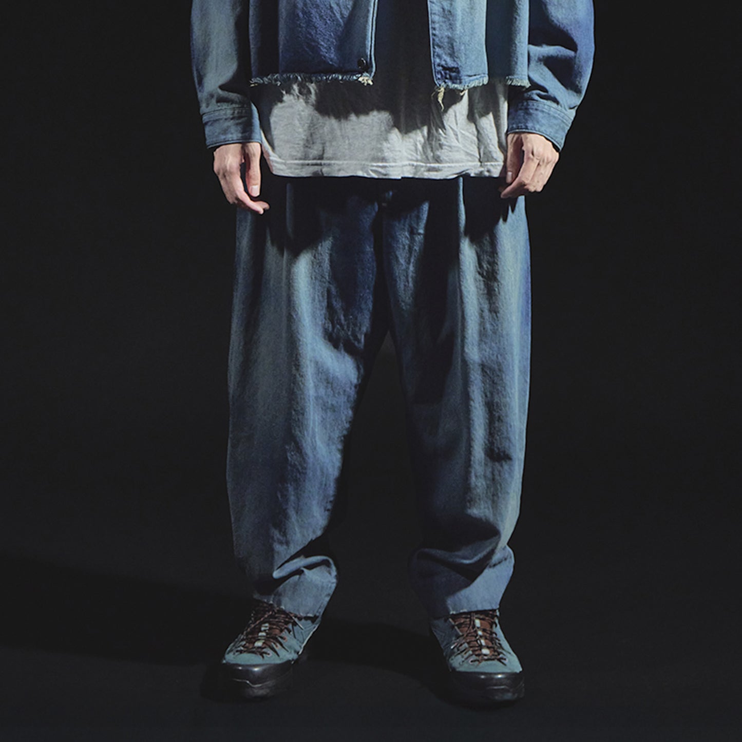 Denim Tapered Trousers (Bleached)