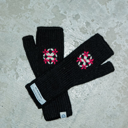 [x THE INOUE BROTHERS...] Alpaca Hand Wormers-Sashiko Flower-